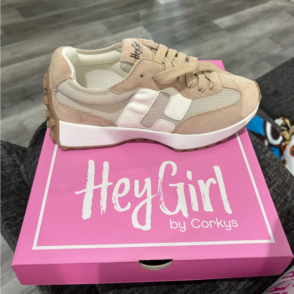 Very G Beige and White Women's Sneakers
